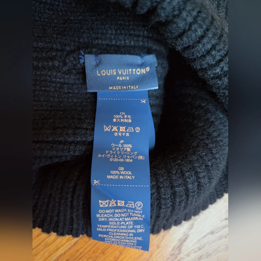 Louis Vuitton Black Ribbed Knit Cuff Beanie with LV Metal Logo - Picture 4 of 4